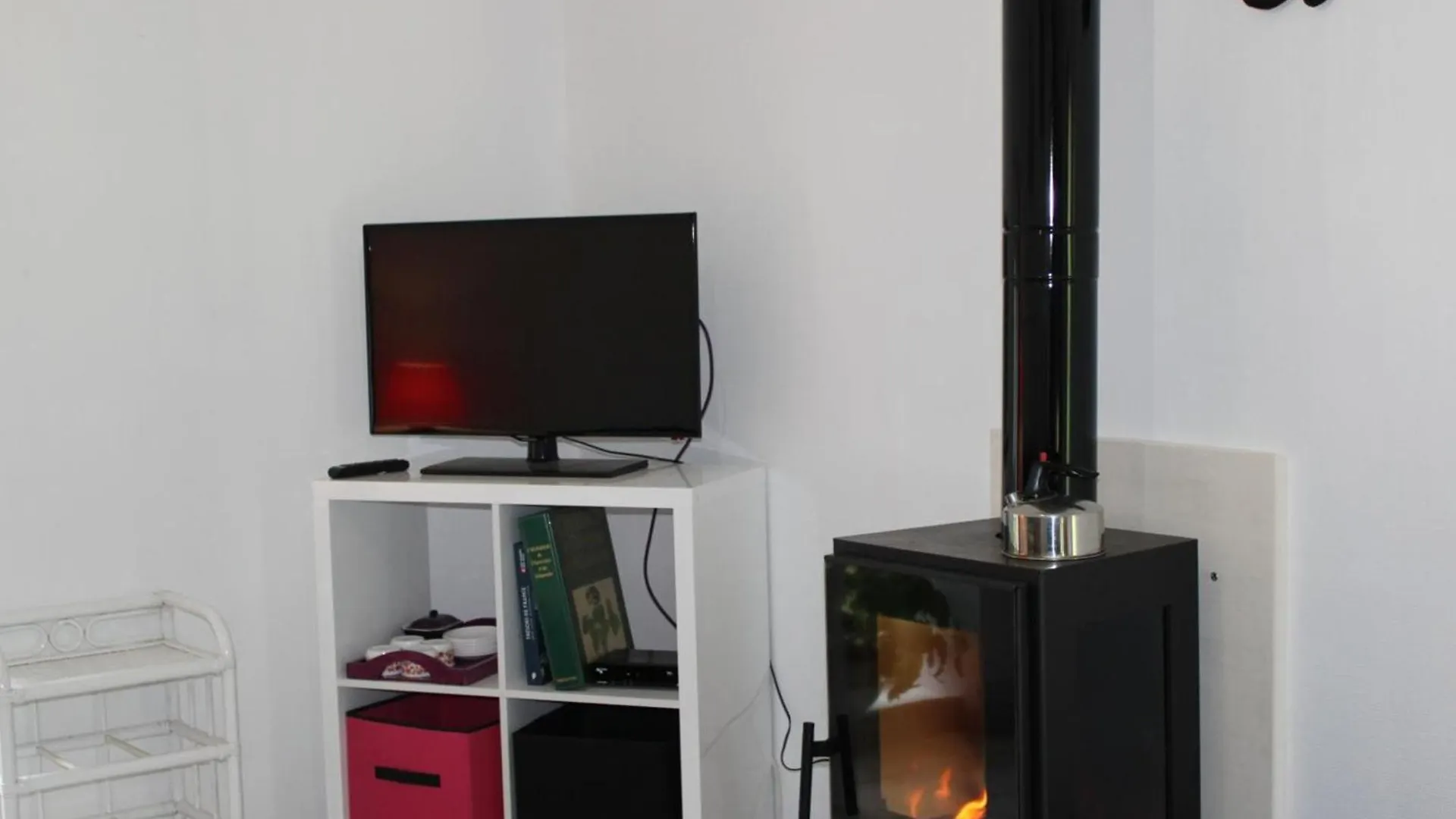 Charmant Gite Renove Avec Jardin, Terrasse, Cheminee Et Wifi - Animaux Acceptes - Fr-1-489-22 Chatel-de-Neuvre 0*,  France